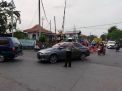 Polsek Asemrowo Laksanakan Pengaturan Lalu Lintas Di Tambak Mayor, Pastikan Arus Lalin Lancar