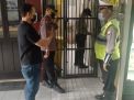 Personil Polsek Asemrowo Rutin Cek Kondisi Ruang Tahanan, Pastikan Tidak Ada Barang Terlarang