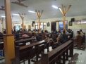 Polsek Semampir Laksanakan Kegiatan Pengamanan Ibadah Jumat Agung di Gereja Katholik Maria Ratu Damai