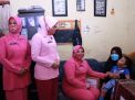 Kepedulian Kapolres Kediri dan Istri Peluk Bocah Lumpuh Usai Memberikan Bantuan Bikin Trenyuh
