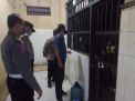 Polsek Kenjeran Cek Ruang Tahanan, Pastikan Tidak Ada Barang Terlarang dan Tahanan Kabur