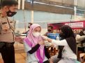 Polsek Asemrowo Gelar Vaksinasi Untuk Masyarakat Jalan Tambak Dalam