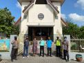 Polsek Krembangan Laksanakan Kegiatan Pengamanan Kebaktian Minggu di Gereja Santo Mikael