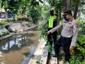 Polsek Semampir Cek Ketinggian Air Sungai Semampir, Waspada Adanya Kenaikan Air
