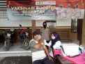 Kapolsek Kenjeran Pantau Jalannya Vaksinasi Serentak, Pastikan Berjalan Aman dan Lancar