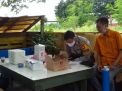 Polsek Asemrowo Gelar Vaksinasi Booster Serentak Secara Door To Door di Jalan Margomulyo