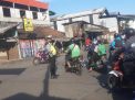Personil Lantas Polsek Asemrowo Pantau Arus Lalu Lintas di Tambak Mayor, Situasi Terpantau Aman Terkendali