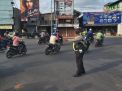 Polsek Krembangan Pantau Kondisi Arus Lalu Lintas di Pertigaan Mbah Ratu, Terpantau Situasi Lancar