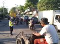 Polsek Asemrowo Laksanakan Giat Pemantauan Arus di Jalan Tambak Mayor, Pastikan Situasi Kondusif