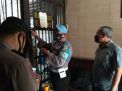 Polres Pelabuhan Tanjung Perak Rutin Cek Kondisi Tahanan, Pastikan Tidak Ada Barang Terlarang