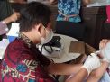 Polsek Asemrowo Laksanakan Kegiatan Vaksinasi Door to Door di Jalan Kalianak Barat, Sediakan Jenis Pfizer