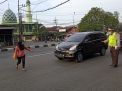 Polsek Krembangan Lakukan Pengaturan Lalin Sore, Beri Pelayanan Kepada Masyarakat