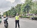 Polsek Semampir Laksanakan Pemantauan di Perempatan Karang Tembok, Antisipari Masyarakat Yang Tidak Patuhi Peraturan Lalu Lintas
