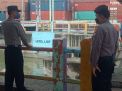 Pengecekan Debit Air Rutin Dilaksanakan Polsek Asemrowo, Waspada Adanya Banjir