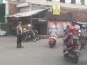 Polsek Asemrowo Bantu Kepulangan Pekerja Melalui Pengaturan Lalu Lintas