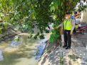 Polsek Semampir Laksanakan Giat Cek Debit Air Sungai Pegirian, Sementara Volume Air Dalam Batas Normal