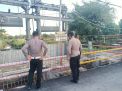 Polsek Kenjeran Lakukan Pemantauan Debit Air di Rumah Pompa Tambak Wedi, Situasi Terpantau Normal