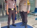 Personil Bhabinkamtibmas Krembangan Utara Sambang Security di Bank, Sampaikan Pesan Harkamtibmas