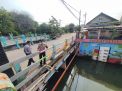 Polsek Kenjeran Cek Ketinggian Debit Air di Jalan Kejawan Lor, Antisipasi Adanya Potensi Banjir