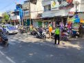 Polsek Semampir Laksanakan Patroli Kewilayahan di Depan Tempat Wisata Religi Ampel, Pastikan Situasi Kondusif