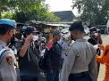 Polres Pelabuhan Tanjung Perak Laksanakan Operasi Yustisi Dalam Rangka Penegakan Protokol Kesehatan, Sekaligus Bagikan Masker Gratis