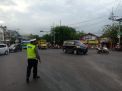Polsek Semampir Lakukan Pengaturan Lalu Lintas di Karang Tembok, Antisipasi Kemacetan