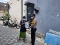Personil Bhabinkamtibmas Morokrembangan Berikan Himbauan Terhadap Penjual Daging Untuk Selalu Waspada Dengan Wabah PMK