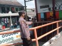 Polsek Krembangan Cek Ketinggian Debit Air Sungai, Waspada Terjadinya Banjir