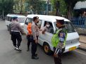 Polres Pelabuhan Tanjung Perak Bagikan Masker Sekaligus Himbau  Masyarakat Untuk Selalu Patuhi Peraturan Protokol Kesehatan