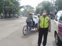 Polsek Semampir Laksanakan Pemantauan Lalu Lintas Sore di Perempatan Karang Tembok, Antisipasi Terjadinya Kemacetan