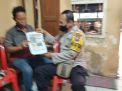 Bhabinkamtibmas Sidotopo Wetan Laksanakan Kegiatan Sosialisasi PMK Sekaligus Cek Kondisi Kandang Ternak