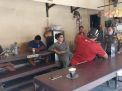 Bhabinkamtibmas Krembangan Utara Sambang Ke Warkop, Sampaikan Pesan Ketertiban