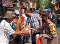 Polsek Asemrowo Laksanakan Bakti Sosial “Jumat Berkah” Bagikan Nasi Bungkus Gratis