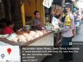 Polsek Asemrowo Berikan Sosialisasi Terhadap Warga Jalan Tambak Mayor Mengenai PMK Pada Hewan Ternak