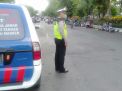 Polsek Semampir Lakukan Pemantauan Lalu Lintas Sore di Karang Tembok, Antisipasi Kendaraan Lawan Arus