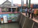 Polsek Kenjeran Laksanakan Patroli Debit Pintu Air Kejawan, Situasi Aman Terkendali