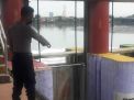 Antisipasi Adanya Potensi Banjir, Polsek Krembangan Rutin Cek Debit Air Sungai Setiap Hari