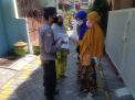 Personil Polsek Asemrowo Rutin Berikan Sosialisasi Mengenai PMK Kepada Warga Jalan Tambak Mayor