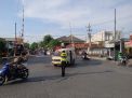 Polsek Asemrowo Lakukan Pemantauan Sore di Jalan Tambak Mayor, Antisipasi Adanya Kemacetan