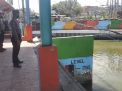 Polsek Asemrowo Cek Ketinggian Air Sungai di Pintu Air Balong, Terpantau Dalam Kondisi Normal