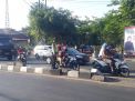 Polsek Semampir Laksanakan Giat Pos akhir di Perempatan Karang Tembok, Halau Kendaraan Lawan Arus