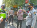 Polres Pelabuhan Tanjung Perak Gelar Operasi Yustisi dan Bagikan Masker Gratis Kepada Pengguna Jalan