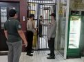Polsek Asemrowo Cek Ruang Tahanan, Terpantau Dalam Kondisi Aman Terkendali Tidak Ada Barang Terlarang
