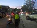 Polsek Asemrowo Pantau Arus Lalu Lintas Sore di Tambak Mayor, Situasi Terpantau Lancar