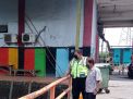 Polsek Krembangan Lakukan Pengecekan Debit Air Sungai di Beberapa Tempat, Waspada Adanya Potensi Banjir