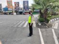 Polsek Krembangan Pengaturan Lalu Lintas Sore di Pertigaan Mbah Ratu, Situasi Terpantau Aman Terkendali