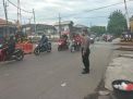 Personil Lantas Polsek Asemrowo Laksanakan Gaktur Lalin Sore di Tambak Mayor, Situasi Terpantai Lancar