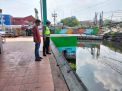 Polsek Asemrowo Cek Debit Air Sungai Secara Rutin Waspada Adanya Potensi Banjir