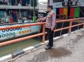 Polsek Krembangan Cek Ketinggian Air Sungai Tanjung Sadari, Waspada Adanya Potensi Banjir