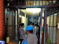 Polres Pelabuhan Tanjung Perak Cek Ruang Tahanan, Pastikan Tidak Ada Barang Terlarang Masuk